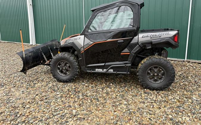 2017 Polaris® GENERAL™ 1000 EPS Deluxe Titanium Matte Metallic