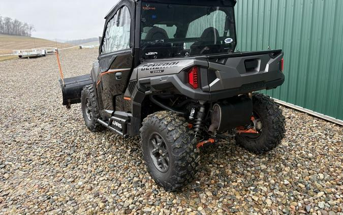 2017 Polaris® GENERAL™ 1000 EPS Deluxe Titanium Matte Metallic