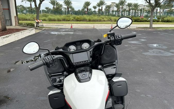 2023 Indian Pursuit Dark Horse With Premium Package Icon Pearl White / Black Metallic