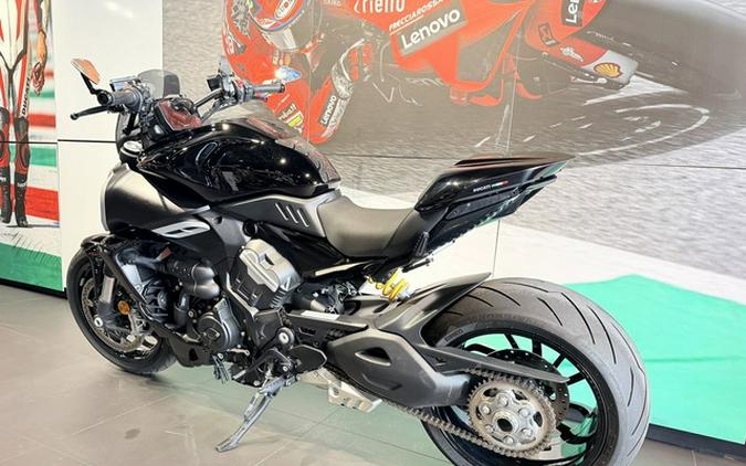 2024 Ducati Diavel V4 Black