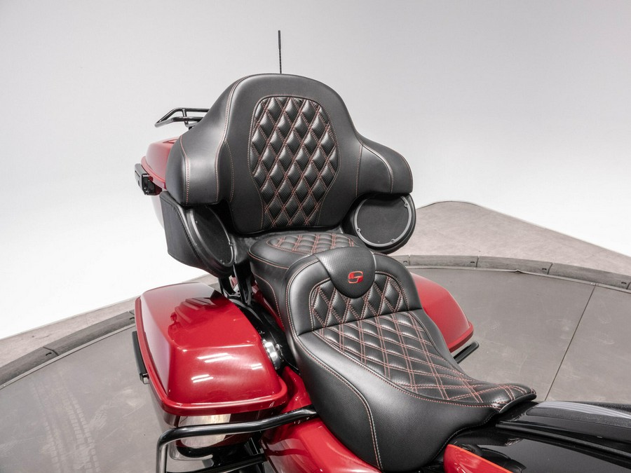 2021 HARLEY-DAVIDSON FLHTK LIMITED in Billiard Red and Vivid Black