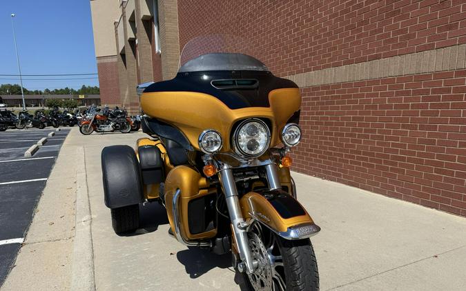 2023 Harley-Davidson® Tri Glide® Ultra Prospect Gold/Vivid Black
