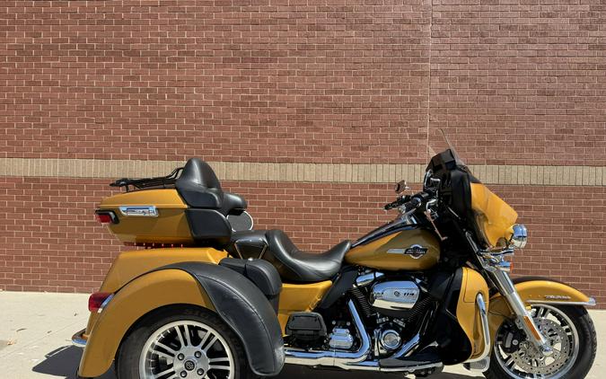 2023 Harley-Davidson® Tri Glide® Ultra Prospect Gold/Vivid Black