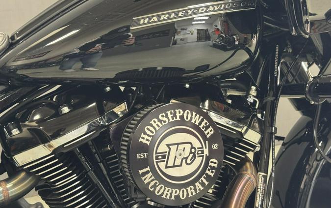 FLTRXS 2018 Road Glide® Special