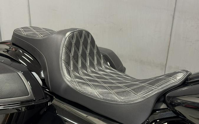 FLTRXS 2018 Road Glide® Special