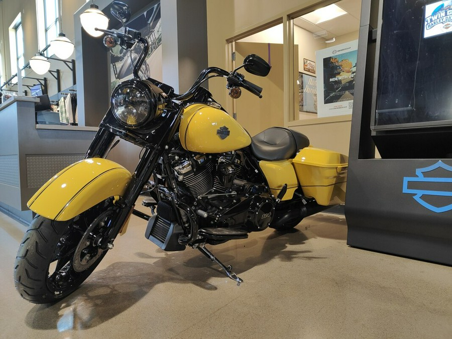 2023 Harley-Davidson Road King Special Industrial Yellow