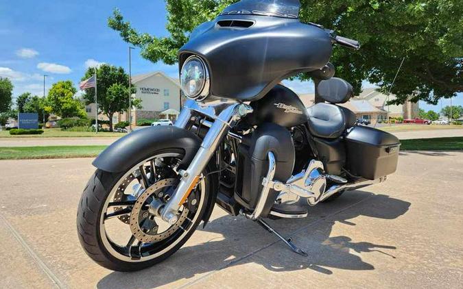 2016 Harley-Davidson® FLHX