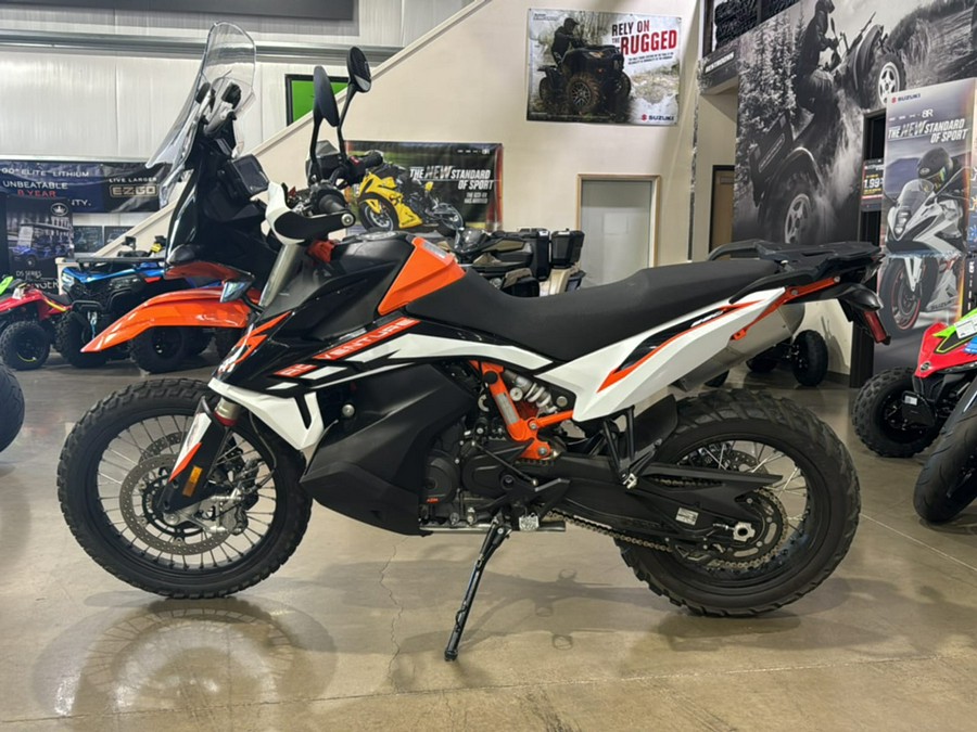 2022 KTM Adventure 890 R