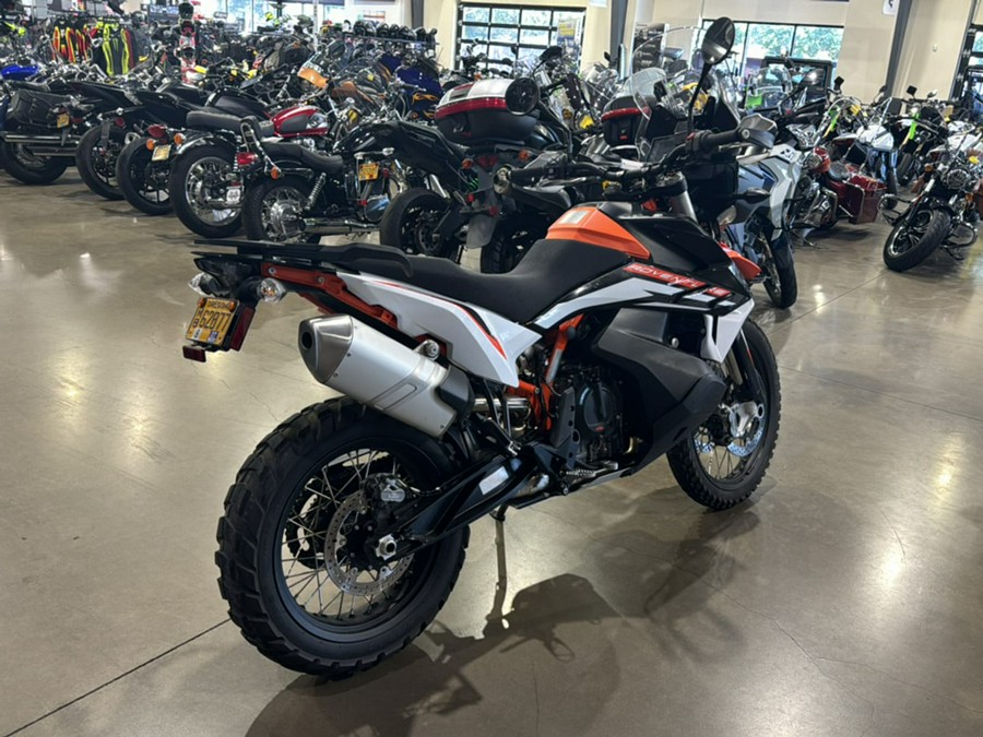 2022 KTM Adventure 890 R