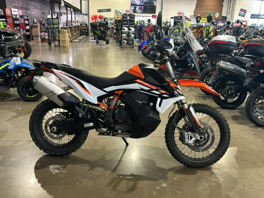 2022 KTM Adventure 890 R