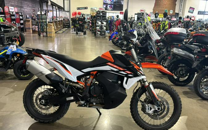 2022 KTM Adventure 890 R