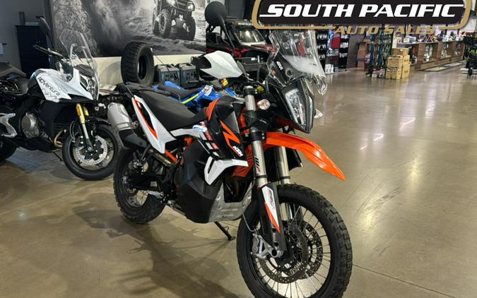 2022 KTM Adventure 890 R