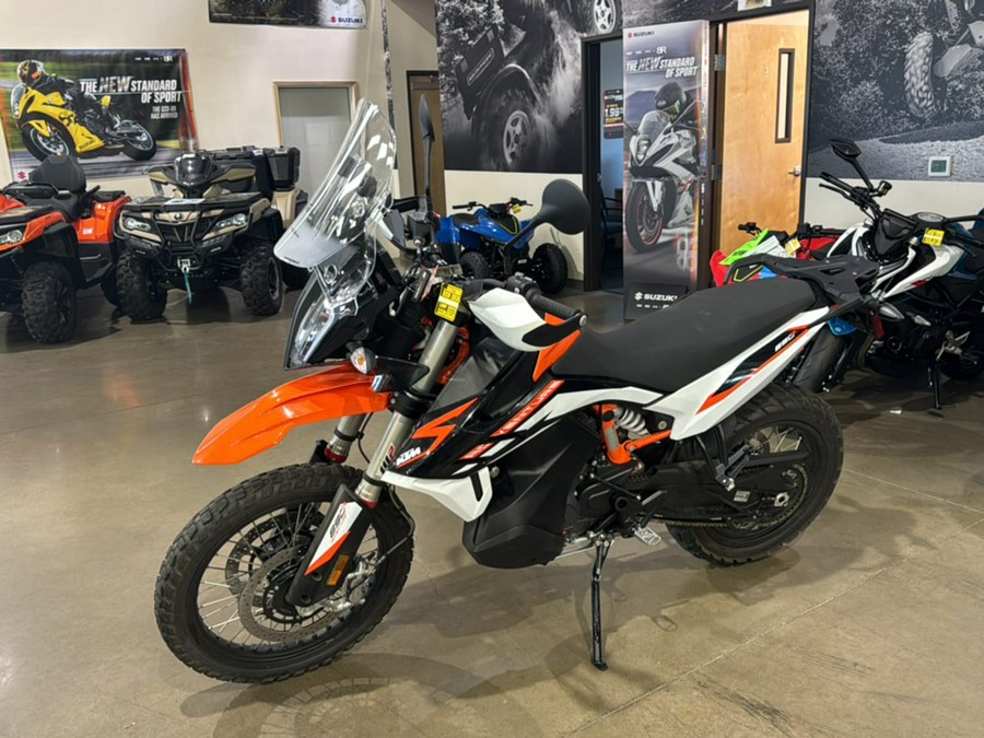 2022 KTM Adventure 890 R