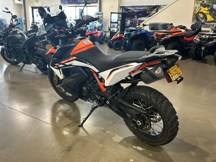 2022 KTM Adventure 890 R