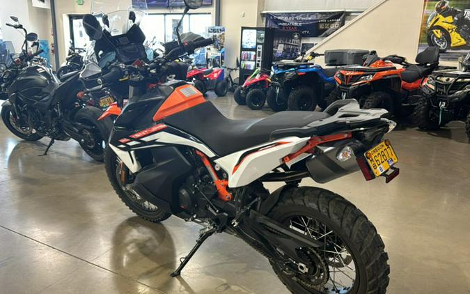 2022 KTM Adventure 890 R