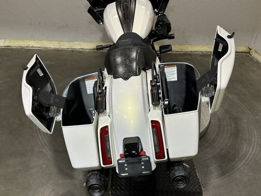 Harley-Davidson CVO™ Road Glide® ST 2024 FLTRXSTSE 84506102 GOLDEN WHT PRL