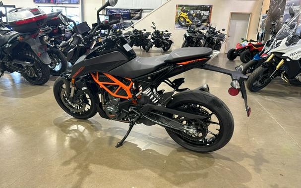 2023 KTM Duke 390