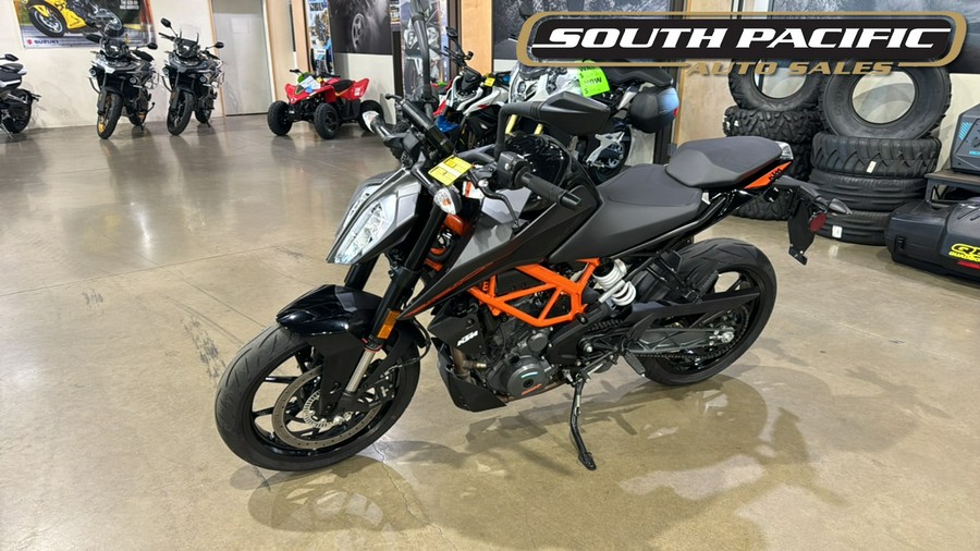 2023 KTM Duke 390