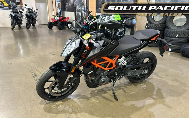 2023 KTM Duke 390