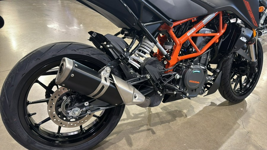 2023 KTM Duke 390