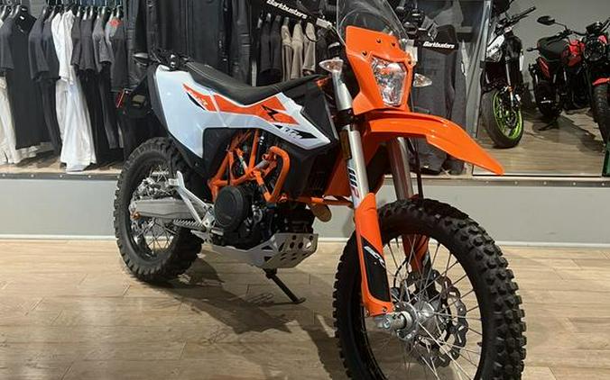 2019 KTM 690 Enduro R On-/Off-Road Review (16 Fast Facts)