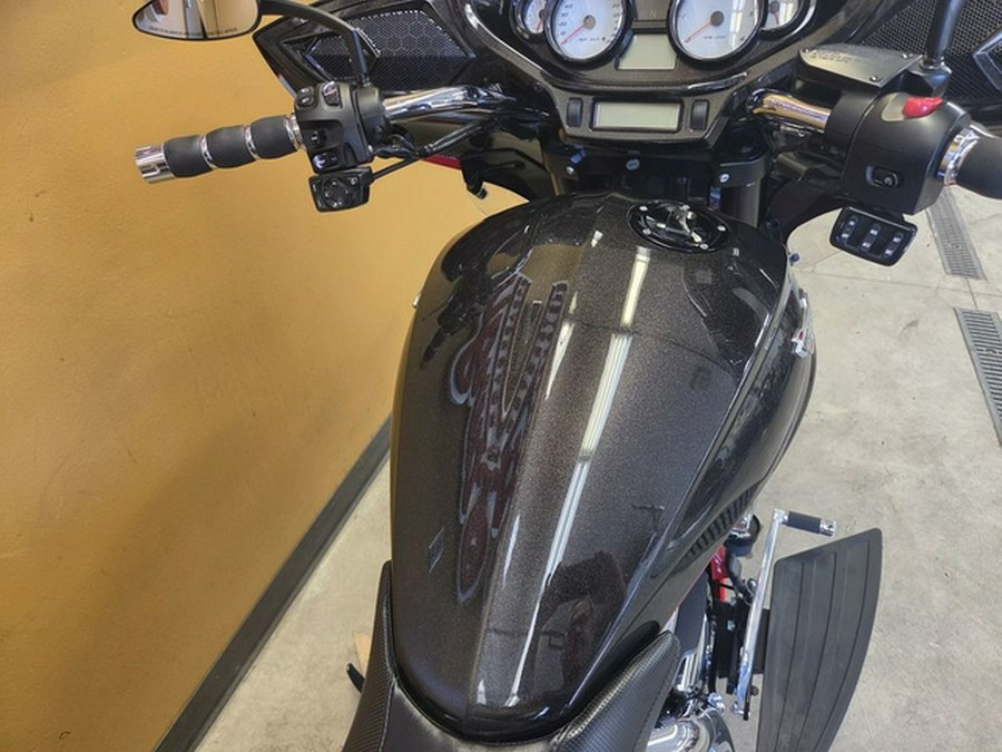 2016 Victory Motorcycles Magnum Suede Pearl White With Black & Silver