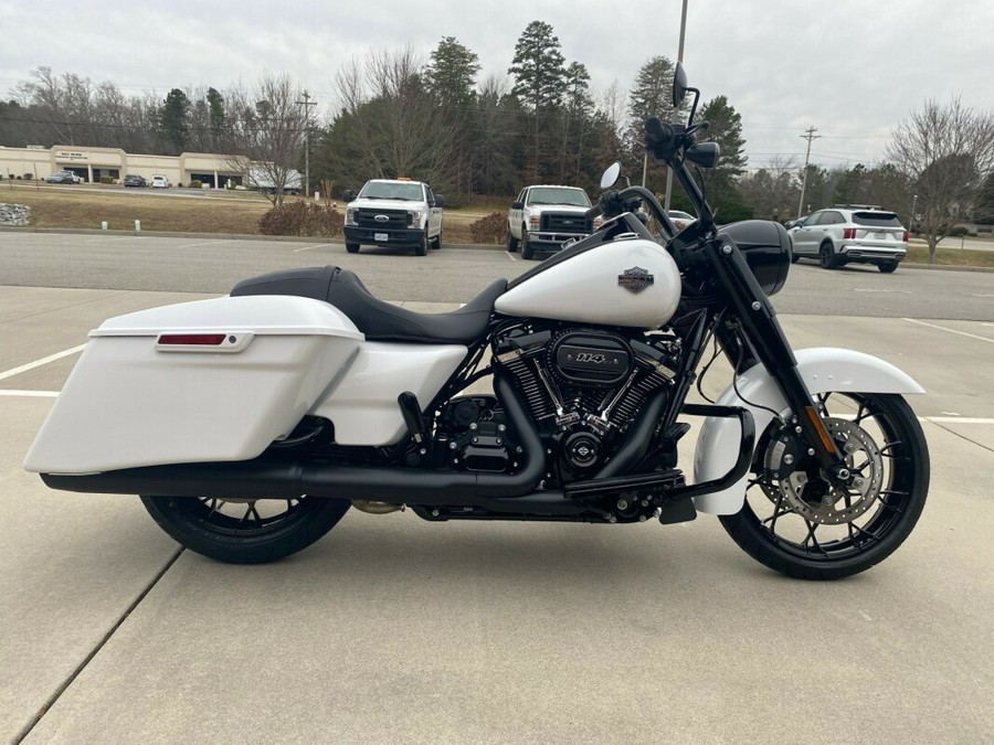 2024 Harley-Davidson Road King Special White Onyx Pearl