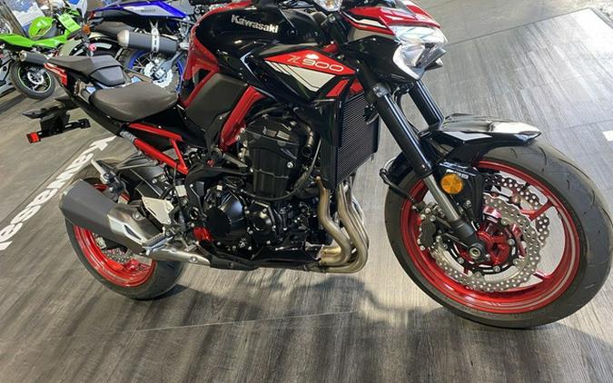 2024 Kawasaki Z900 ABS Candy Persimmon RedEbony