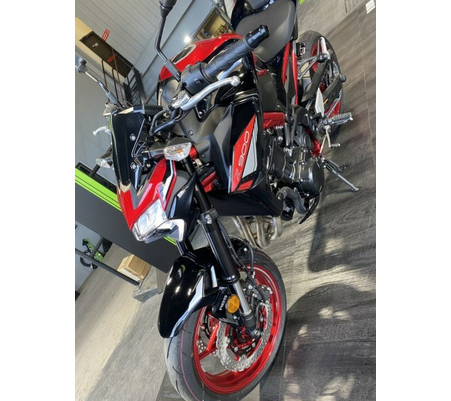 2024 Kawasaki Z900 ABS Candy Persimmon RedEbony