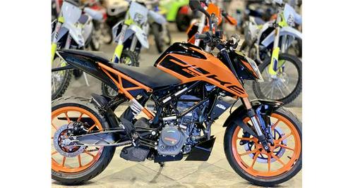 2020 KTM 200 Duke Review: Urban Motorcycle (15 Fast Facts)