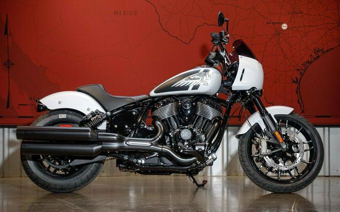 2024 Indian Motorcycle® Sport Chief Ghost White Metallic Smoke