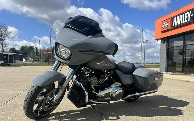 2026 Harley-Davidson® Street Glide® Dark Billiard Gray Black Solo Cast Wheels