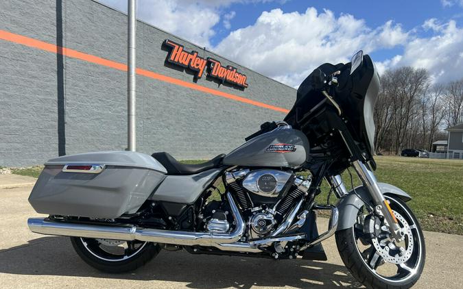 2026 Harley-Davidson® Street Glide® Dark Billiard Gray Black Solo Cast Wheels