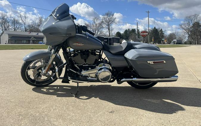 2026 Harley-Davidson® Street Glide® Dark Billiard Gray Black Solo Cast Wheels
