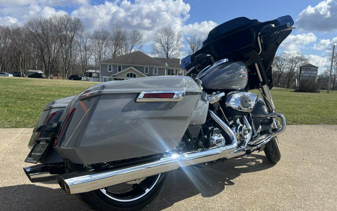 2026 Harley-Davidson® Street Glide® Dark Billiard Gray Black Solo Cast Wheels