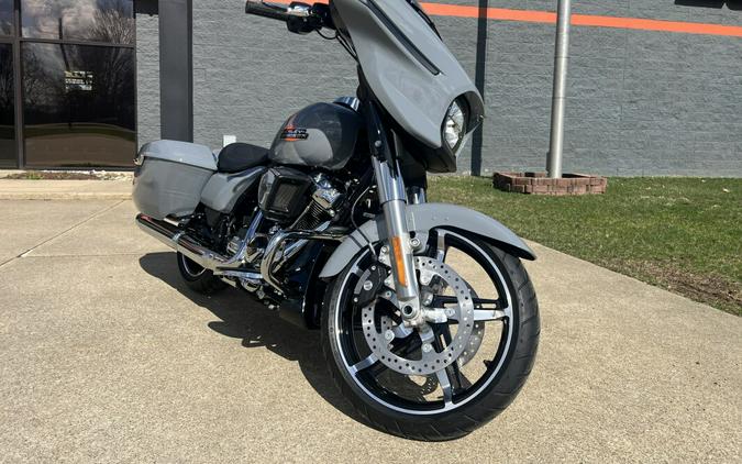 2026 Harley-Davidson® Street Glide® Dark Billiard Gray Black Solo Cast Wheels