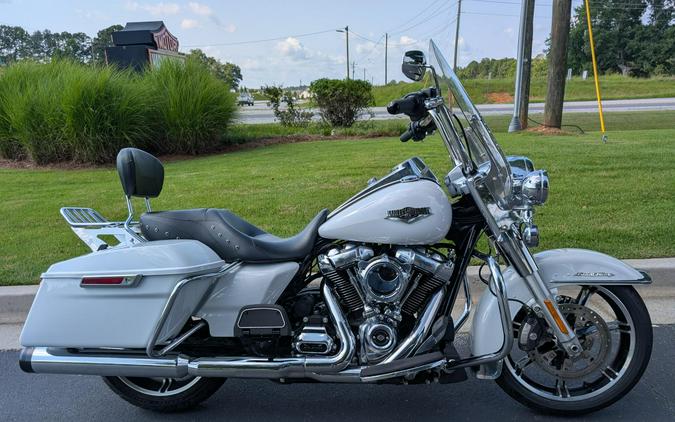 2020 Harley-Davidson® Road King® Stone Washed White Pearl