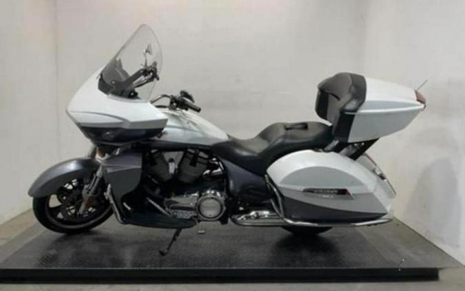 2016 Victory Motorcycles Cross Country Tour