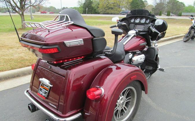 2017 Harley-Davidson Trike FLHTCUTG - Tri Glide Ultra