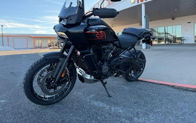 2026 Harley-Davidson® Pan America® 1250 Special Vivid Black Black Laced Wheels