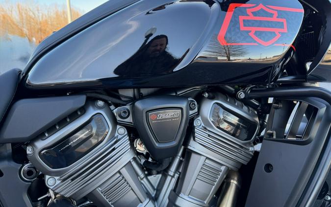 2026 Harley-Davidson® Pan America® 1250 Special Vivid Black Black Laced Wheels