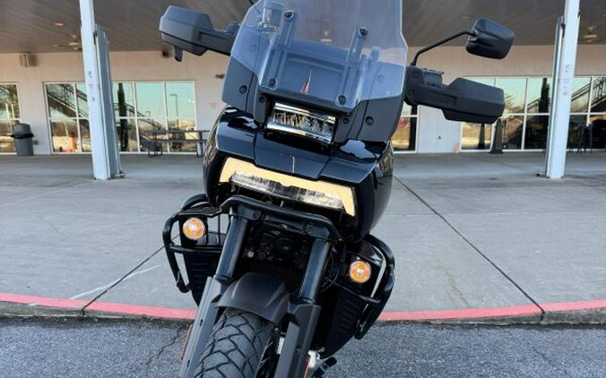 2026 Harley-Davidson® Pan America® 1250 Special Vivid Black Black Laced Wheels