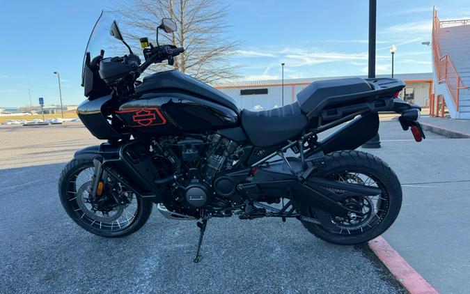 2026 Harley-Davidson® Pan America® 1250 Special Vivid Black Black Laced Wheels