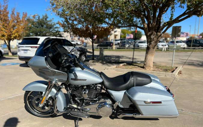 2023 Harley-Davidson® Road Glide® Atlas Silver Metallic