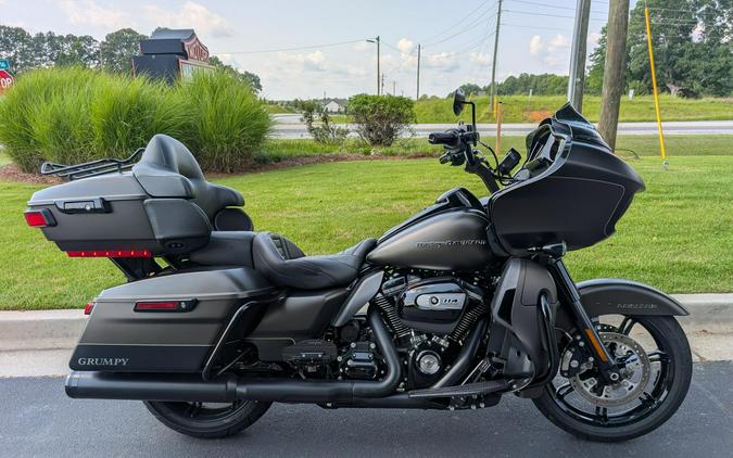 2021 Harley-Davidson® Road Glide® Limited River Rock Gray Denim/Black Denim - Black Finish