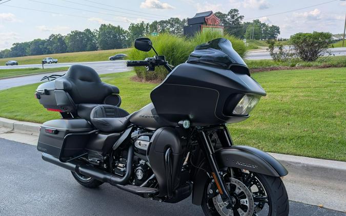 2021 Harley-Davidson® Road Glide® Limited River Rock Gray Denim/Black Denim - Black Finish