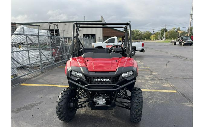 2026 Pioneer 700 DLX - Honda