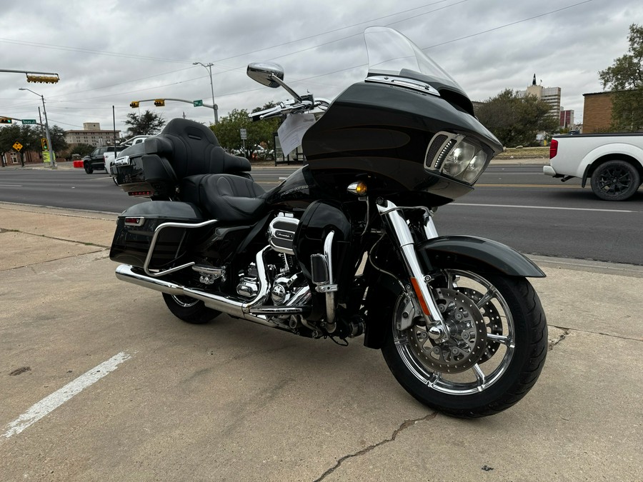 2016 Harley-Davidson CVO™ Road Glide™ Ultra