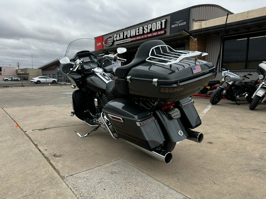 2016 Harley-Davidson CVO™ Road Glide™ Ultra
