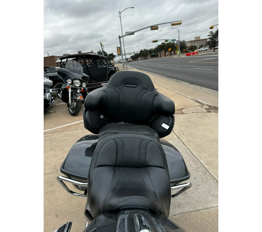 2016 Harley-Davidson CVO™ Road Glide™ Ultra